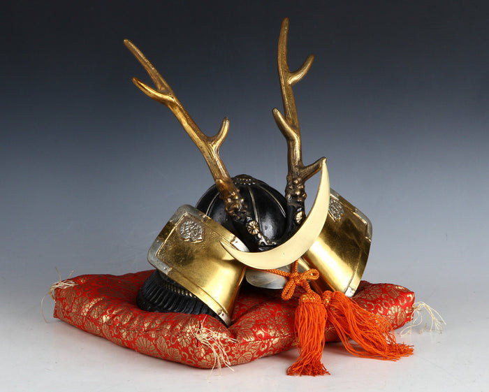 Japanese Samurai Helmet -Yamanaka Shikanosuke Kabuto- Black and Gold Colored