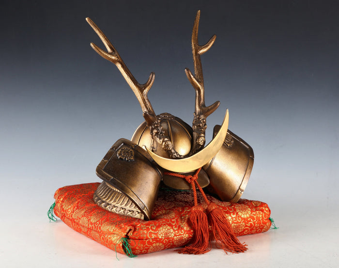 Japanese Samurai Helmet -Yamanaka Shikanosuke Kabuto- Gold Colored
