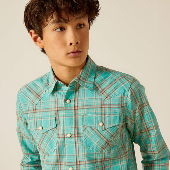 Boy's Ariat long sleeve retro snap shirt in Blue Turquoise. Close up of front pockets.