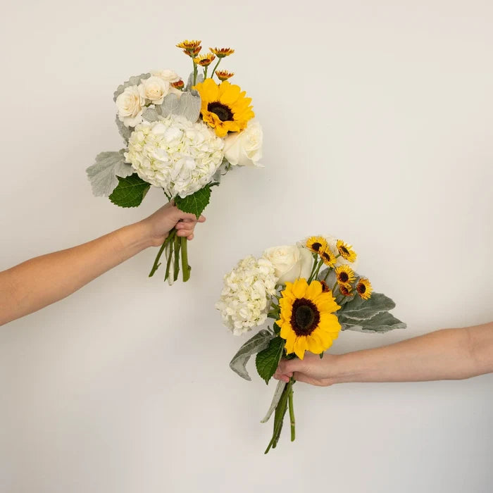 Bright Sky Flower Bouquet Bar Kit Hand - Image