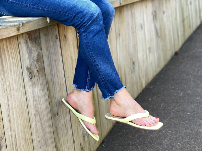 Carrano Elliot available in 4 colours