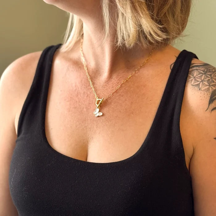 Chainlink Necklace with Mother of Pearl Charm