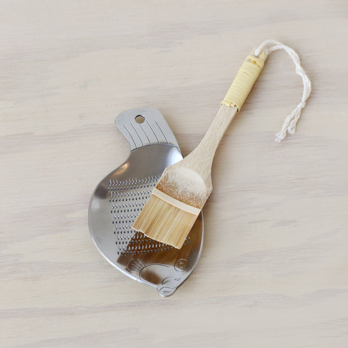 Fine Teeth Bamboo Scraper by Yamacoh