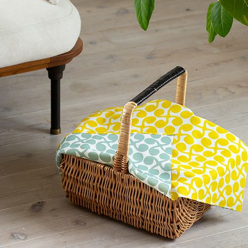 Furoshiki Isa Monyo Reversible 48 (New Sprout Yellow/Light Green)