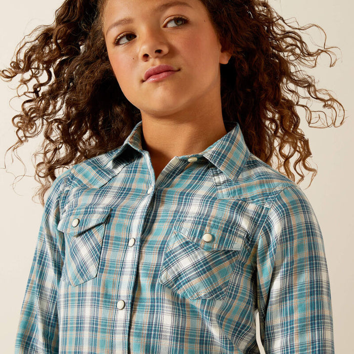 Girl's Ariat long sleeve pearl snap shirt in Aquamarine Plaid. Front view showing shirt untucked. Close up of collar and front pockets.