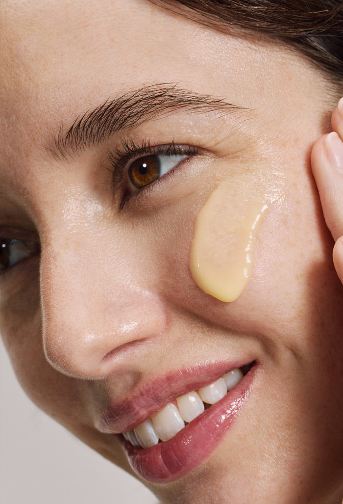 lavera Glow By Nature Vitamin C 3in1 Creme in der Anwendung