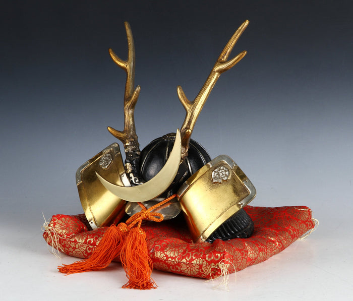 Japanese Samurai Helmet -Yamanaka Shikanosuke Kabuto- Black and Gold Colored
