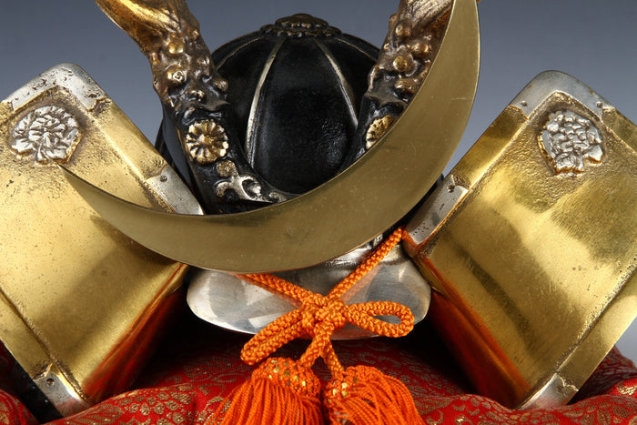 Japanese Samurai Helmet -Yamanaka Shikanosuke Kabuto- Black and Gold Colored