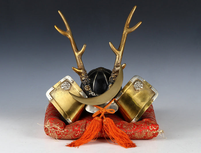 Japanese Samurai Helmet -Yamanaka Shikanosuke Kabuto- Black and Gold Colored