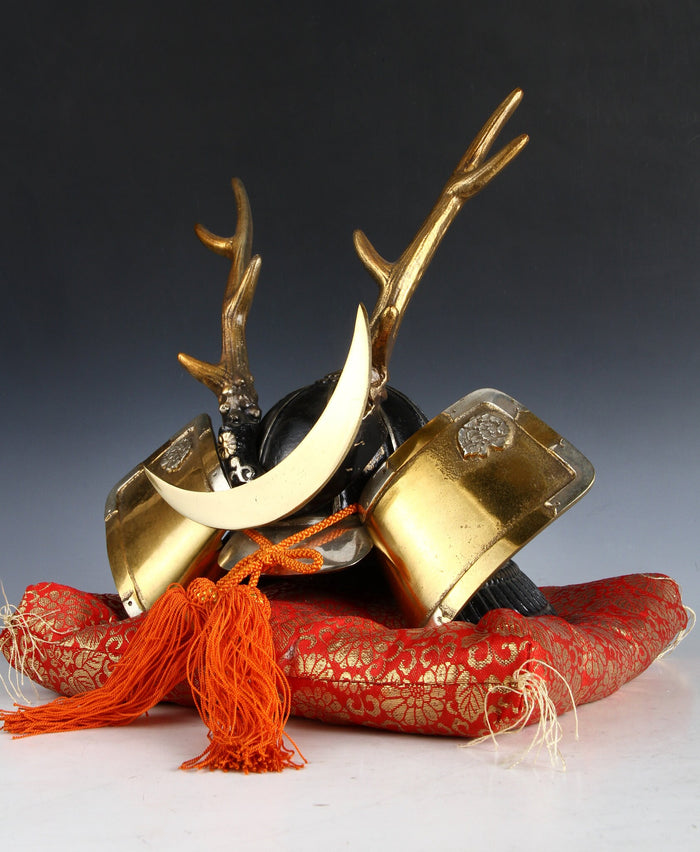 Japanese Samurai Helmet -Yamanaka Shikanosuke Kabuto- Black and Gold Colored