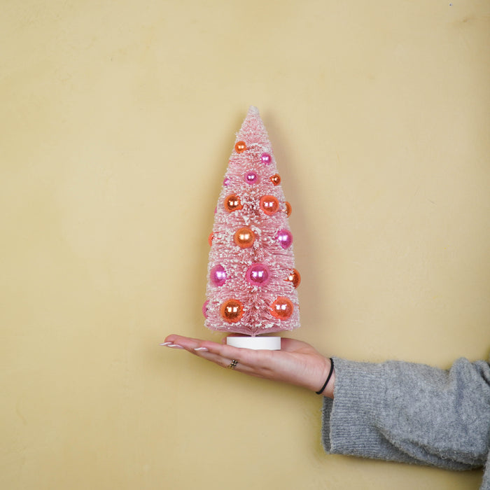 Kerst Decoratie - Kerstboom met gekleurde ballen -  Sisal/ Kunststof - Roze  - 12x31 cm
