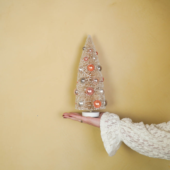 Kerst Decoratie - Kerstboom met gekleurde ballen -  Sisal/ Kunststof - Taupe  - 12x31 cm