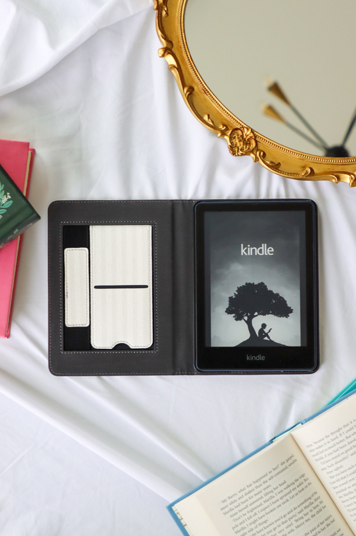 me + fictional characters kindle case