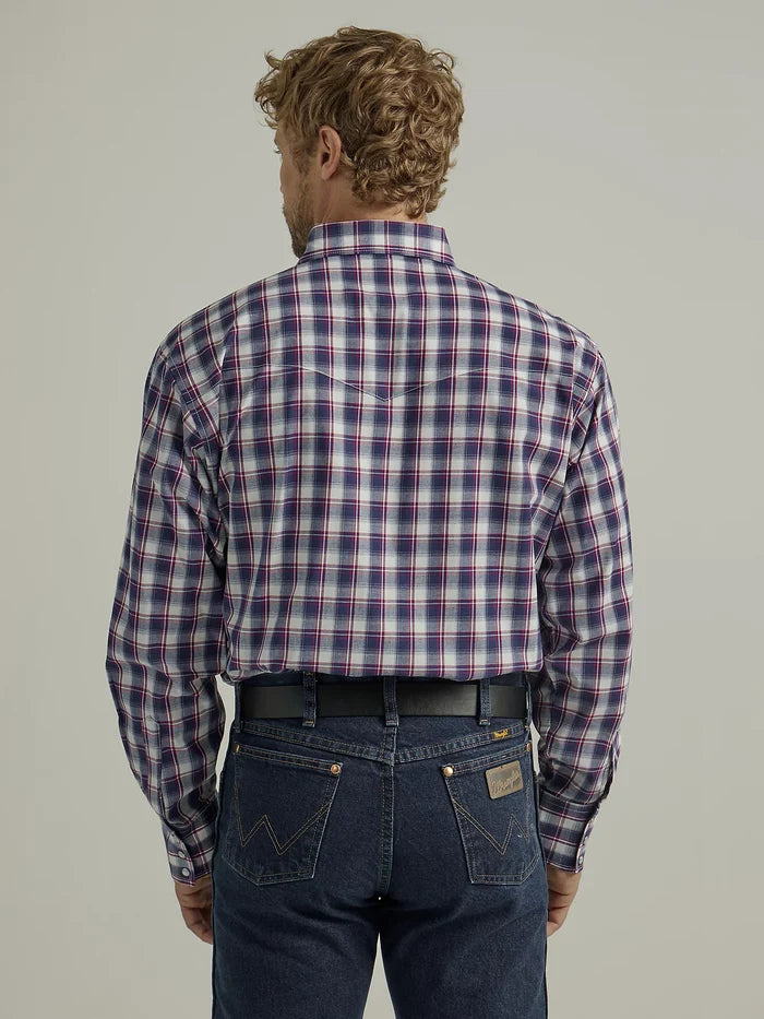 Men's Wrangler® Classic Fit Long Sleeve Button Down Shirt CLOSEOUT