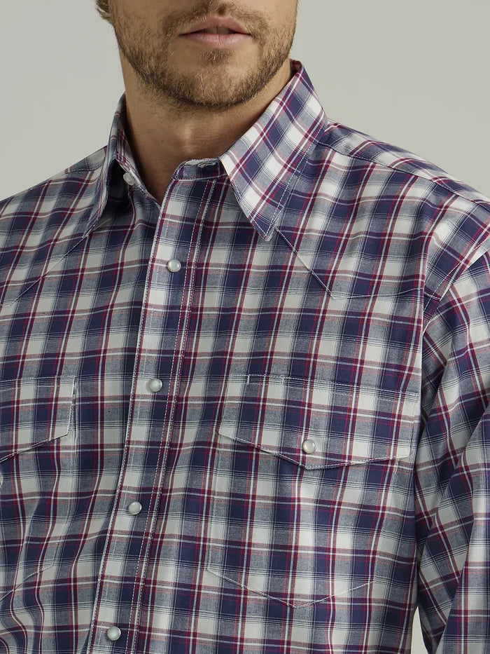 Men's Wrangler® Classic Fit Long Sleeve Button Down Shirt CLOSEOUT