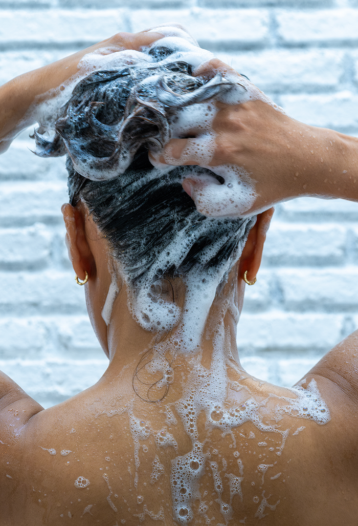 lavera Pflegeshampoo Fresh & Clear in der Anwendung