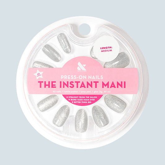 Platinum Velvet - Press-On | Medium | Oval silver shimmer press-on nails with velvet effect for at-home manicure kit