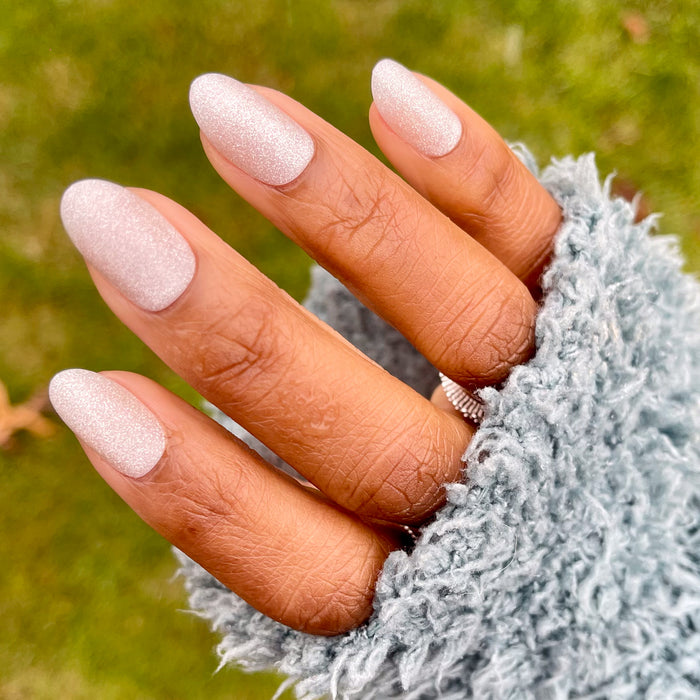 Platinum Velvet - Press-On | Medium | Oval nails with shimmery silver velvet texture for a quick at-home manicure look