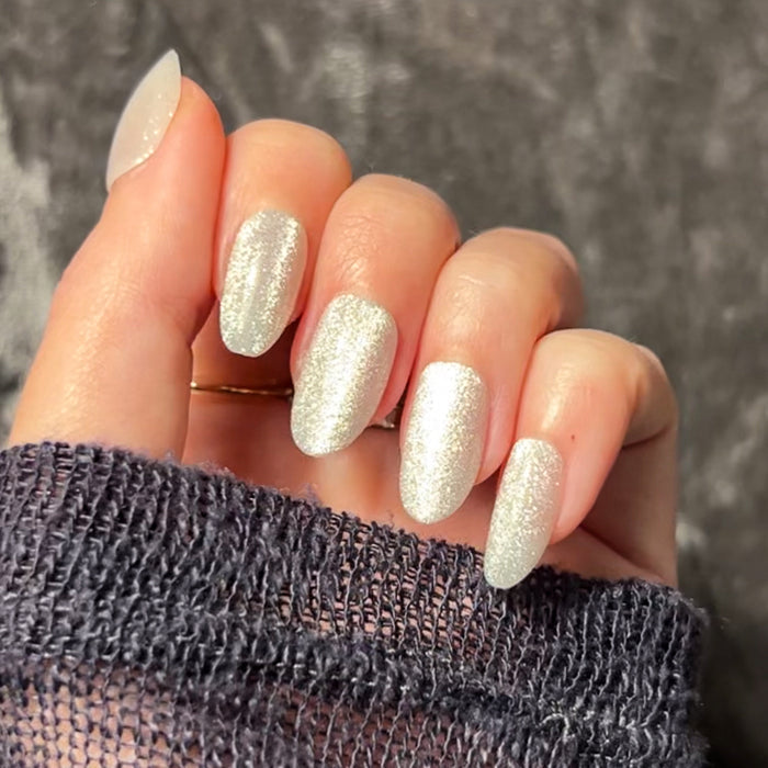 Platinum Velvet - Press-On | Medium | Oval shimmery silver false nails with soft velvet texture for easy at-home manicure