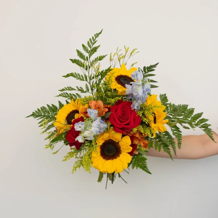 Red Meets Sunflower Flower Arrangements Hand - Image