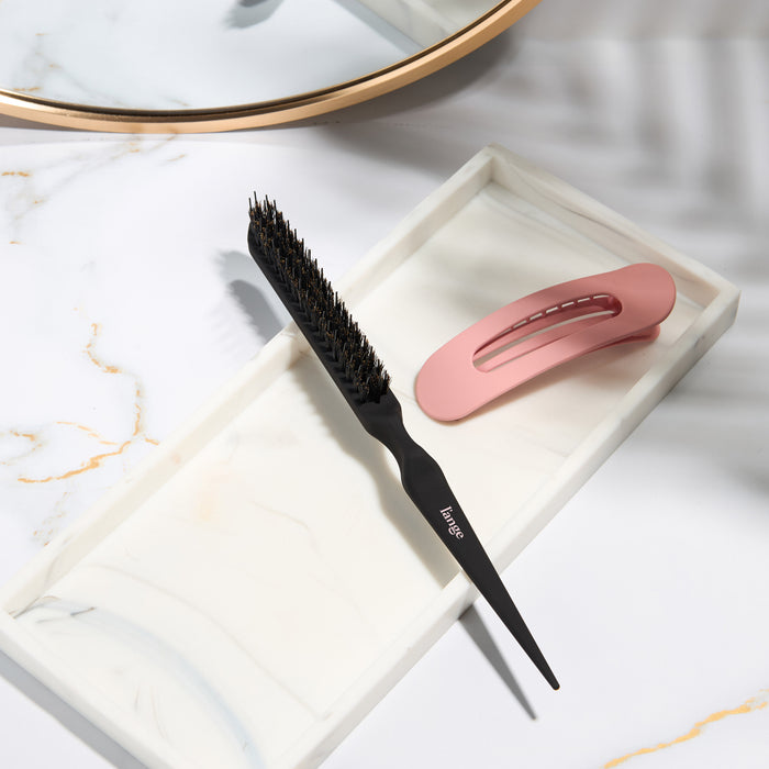 L’ange teasing brush brush on a vanity