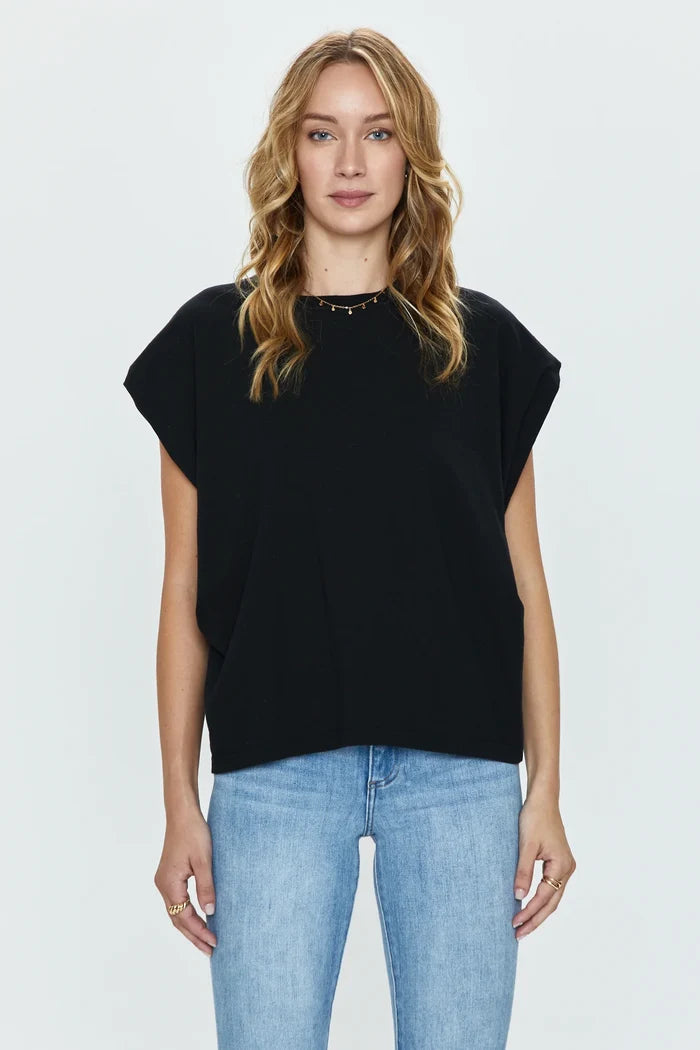 Tee | Black Pistola Trina | L