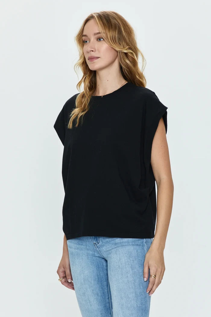 Tee | Black Pistola Trina | L