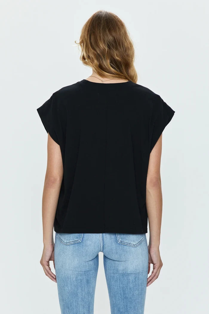 Tee | Black Pistola Trina | L