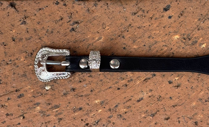 Black leather hat band with a Horse Head Concho with silver bands separating them. This hat band is fully adjustable with a Western style buckle. Close up of buckle.